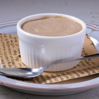 クリームチーズと合わせた天草大王のレバーパテ