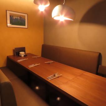 【個室】2部屋を連結させて最大14名様ご収容可能なお席もご用意できます。