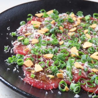 馬刺しのカルパッチョ スパイス風味