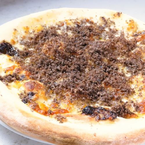 トリュフとモッツァレラチーズのピッツァ