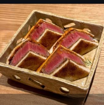名物!馬肉ヒレレアカツサンド