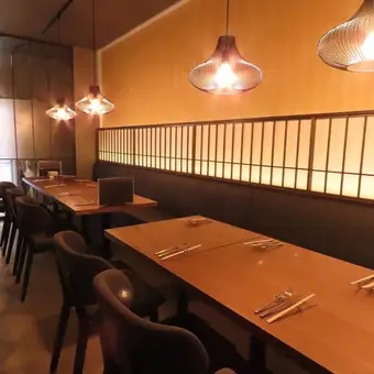 【僅限工作日】週日至週四【年末派對】8道菜（含刺身和肉類菜餚）+ 120分鐘暢飲 → 5000日元（含稅）！