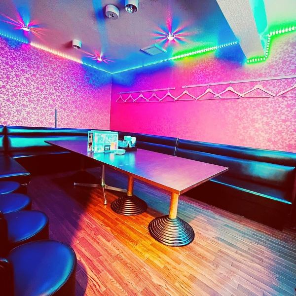 Reservations can be made for 2 people or more, and banquets for up to 45 people are also possible! Private karaoke rooms available!