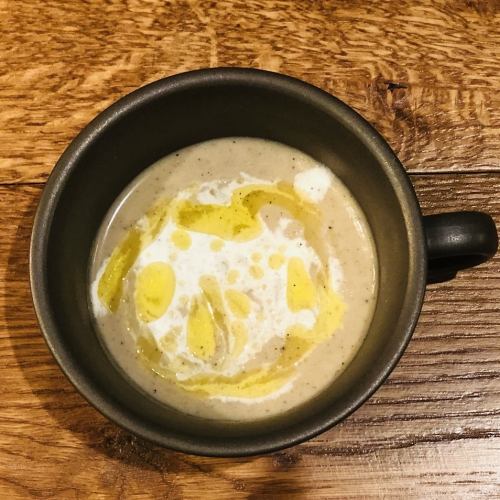 季節のスープ　ごぼうのポタージュ