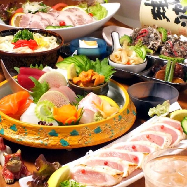 연회는 30 명까지! 신선한 해산물과 오키나와 요리를 즐길 수있는 음료 뷔페 포함 코스는 4000 엔 ~!
