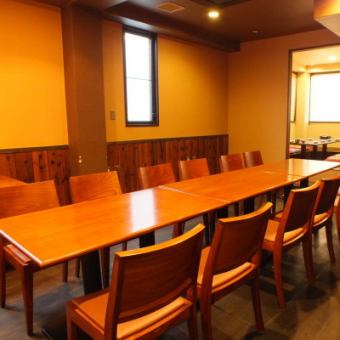 【2nd Floor】 If you connect all the table seats, you can use it for 20 ~ 22 people.