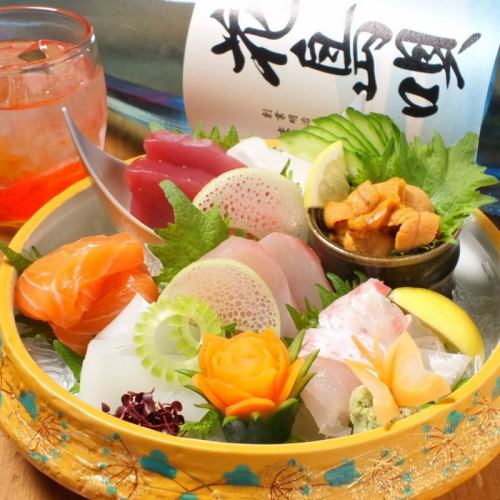 Assortment of six types of sashimi