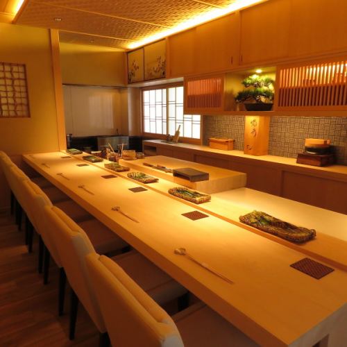 <p>There are 6 seats at the counter where you can enjoy the realism.Please enjoy an elegant and luxurious time.It is also highly recommended for dates and for single use.</p>