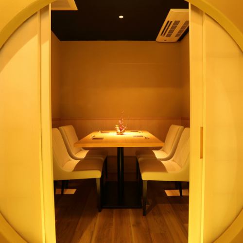 <p>We have one private room that is useful for entertaining and celebrating.It can accommodate up to 4 people.Please relax and relax without worrying about your surroundings.</p>