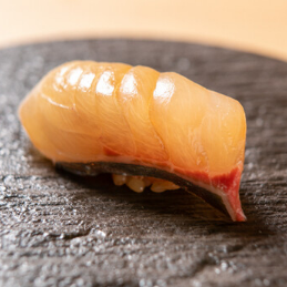 [Luxury! Senzu Nigiri] Senzu 15 piece nigiri with steamed egg custard, red miso soup, and sweetness