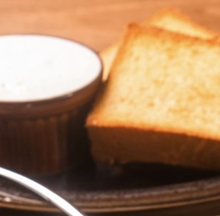 ふわふわブリオッシュ 燻製クリーム添え