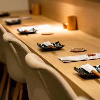 カウンター席は全15席ございます。