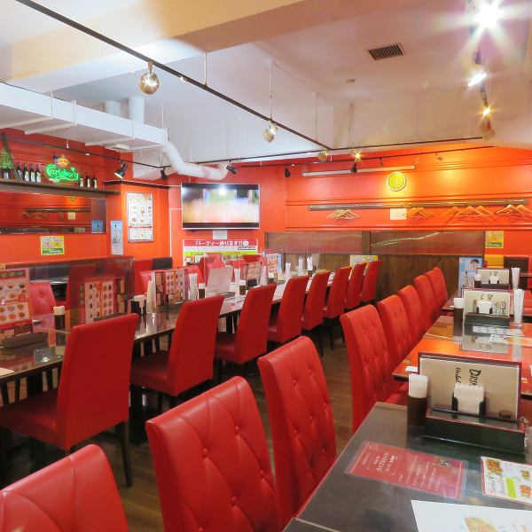 当店は総席数75席ございます。テーブル席は2名様席～6名様席とその時々に合わせてご利用いただけます。20名様以上でご利用の場合は貸切でも可能です！会社宴会や女子会、ご家族でのお食事などのご利用にも◎お気軽にお問合せ下さい。