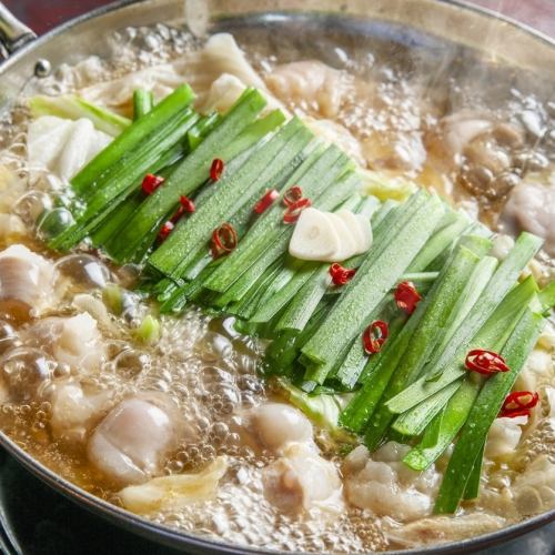 月夜狸猫的招牌菜——牛杂火锅!肥美的牛杂火锅令人无法抗拒!本店备受欢迎的美味佳肴。