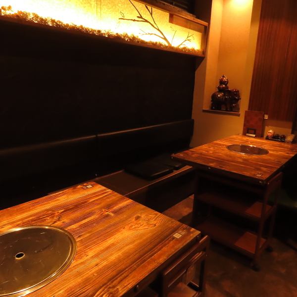 仕切りがなく、半個室も有り。周りを気にせずお食事をお楽しみ頂けるよう、ゆったりとしたお席をご用意しております。接待やデートでのご利用にもお勧めです。