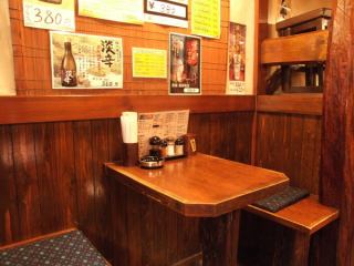 2名掛けテーブルもございます