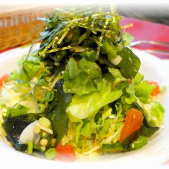 Okra and wakame salad