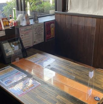 It is a table seat for 4 people.The seats are semi-private rooms separated by all goodwill.Please enjoy yourself without worrying about the surroundings ♪