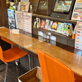 Counter seats that are easy to use even for one person.There is a partition between the seats, so you can enjoy your meal with peace of mind.