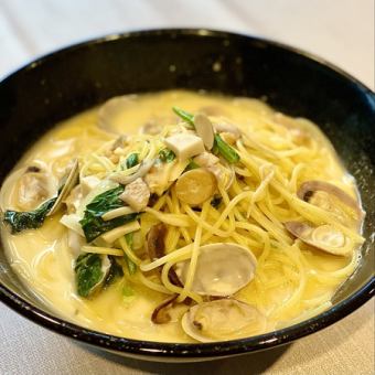 Cream Soup Spaghetti with Clams and Mushrooms
