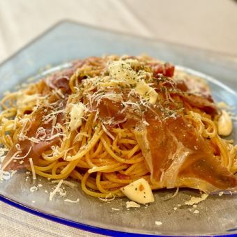 Tomatoes with prosciutto and mozzarella cheese