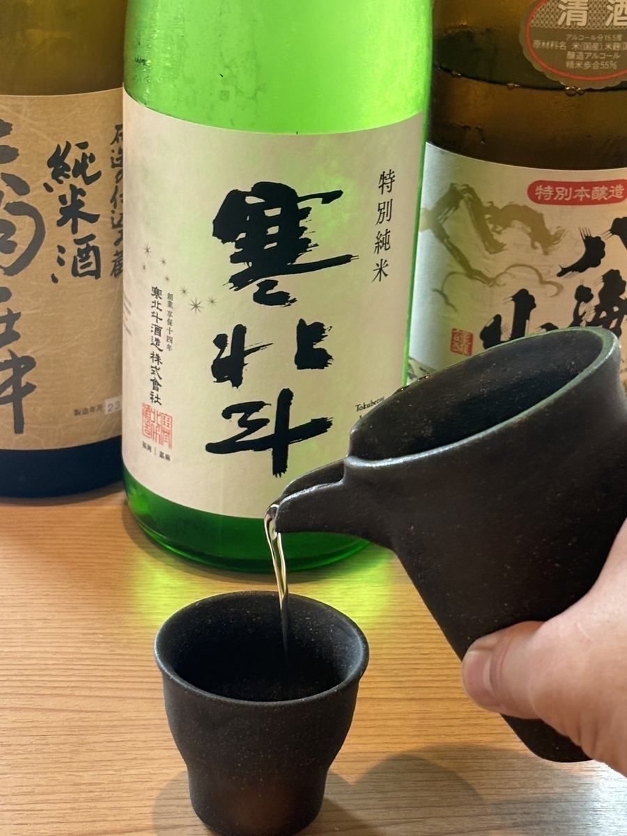 日本酒を豊富に取り揃えております。日本酒飲み放題も必見です！