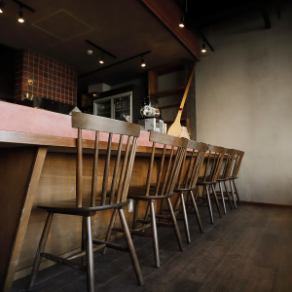 We have counter seats that are perfect for dates or solo use.You can enjoy food and drinks in a relaxed atmosphere.