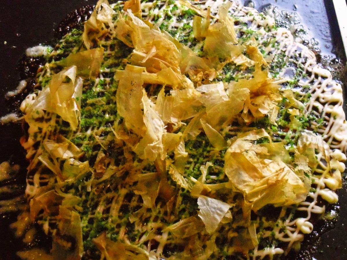 You can enjoy okonomiyaki, monjayaki, single dishes, etc. mainly for meals!
