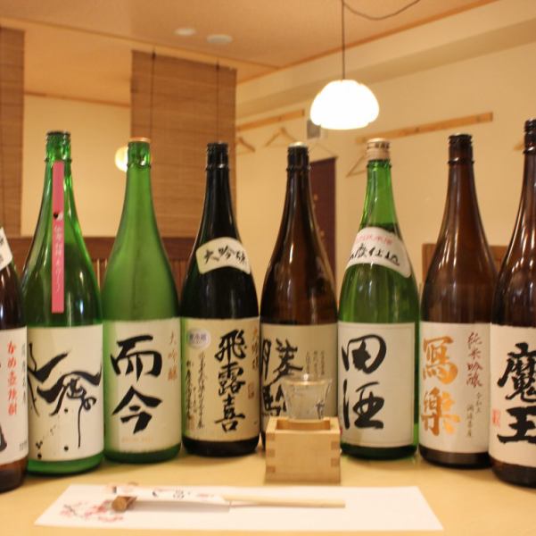 【希少酒880円(税込)～】50種の日本酒と多数の焼酎等を常備、卸の関係で希少なお酒を置いていることも♪