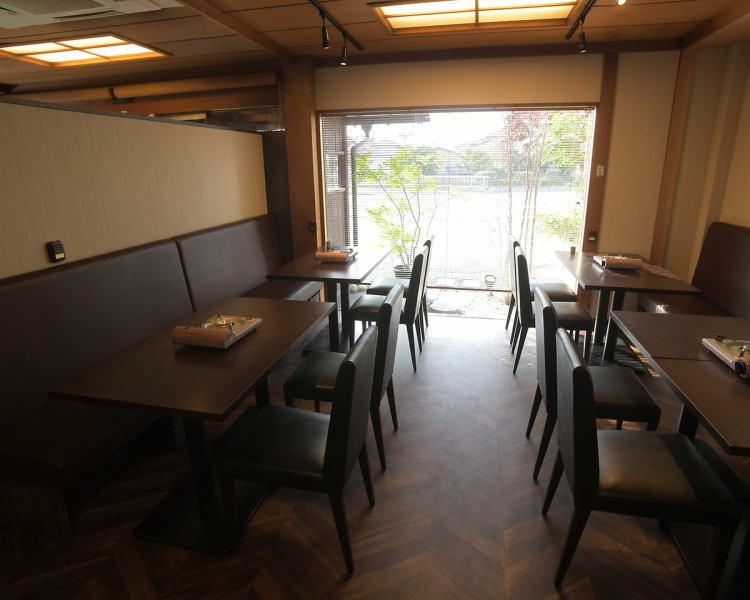 Spacious table seats can be widely used even if you put a pot on the table.★ Also, we have a [Girls' Association] course that is good for women to use together♪ [Korean Cuisine Kimuchiya] A proud dish Please enjoy cooking slowly.