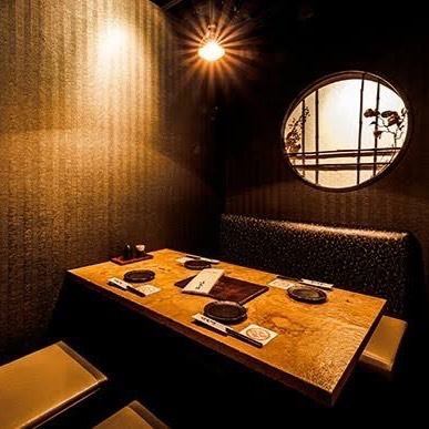 [有隱藏的私人房間/吸煙區]現代日本主題的時尚內飾