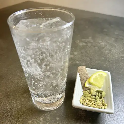 珍しいスパイスサワーで乾杯!