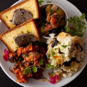 Chef's choice of today's appetizer platter (3 types)