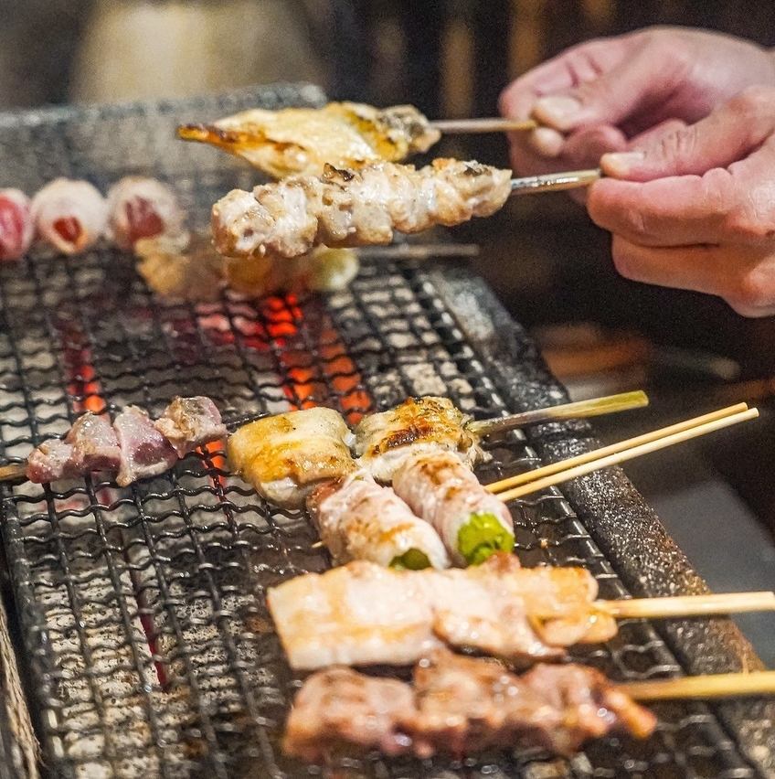 炭火でじっくりと焼き上げる焼鳥を是非ご賞味あれ。