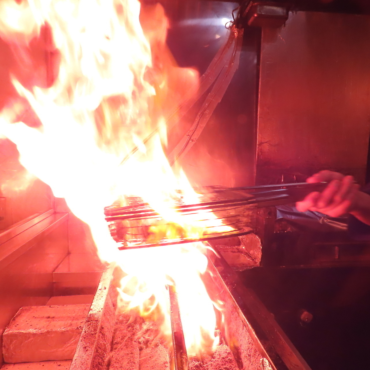 炭火でじっくりと焼き上げる焼鳥を是非ご賞味あれ。