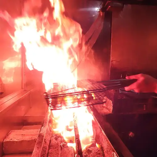 Flames dancing before your eyes, and masterful craftsmanship.I was overwhelmed by the flames rising right before my eyes!