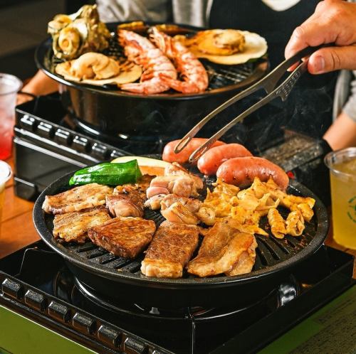 Exquisite BBQ using ingredients such as fresh meat and seafood♪