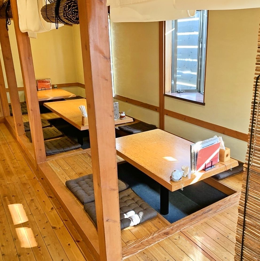 半個室や完全個室、カウンターでごゆっくりお寛ぎいただけます。