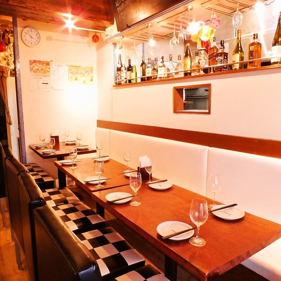 Enjoy Asian cuisine in a stylish interior with your friends! With your lover♪