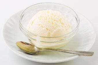 vanilla ice cream/chocolate ice cream