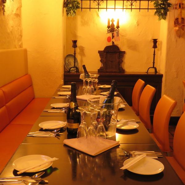 我们接受大大小小的宴会♪也可以将40人租给100人OK！印度餐厅中一个简单而宽敞的空间！如果您想去横须贺市中心的戈尔卡宫！