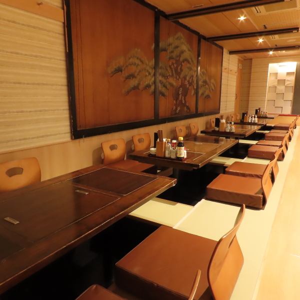 【接待などに◎】当店では様々なシーンに最適なお席をご用意しております。飲み会、女子会、接待、大人数での会社宴会などにも対応可能です◎雰囲気抜群の居酒屋で、ごゆっくりとお寛ぎ頂きながら、自慢の料理を心ゆくまでお愉しみください。