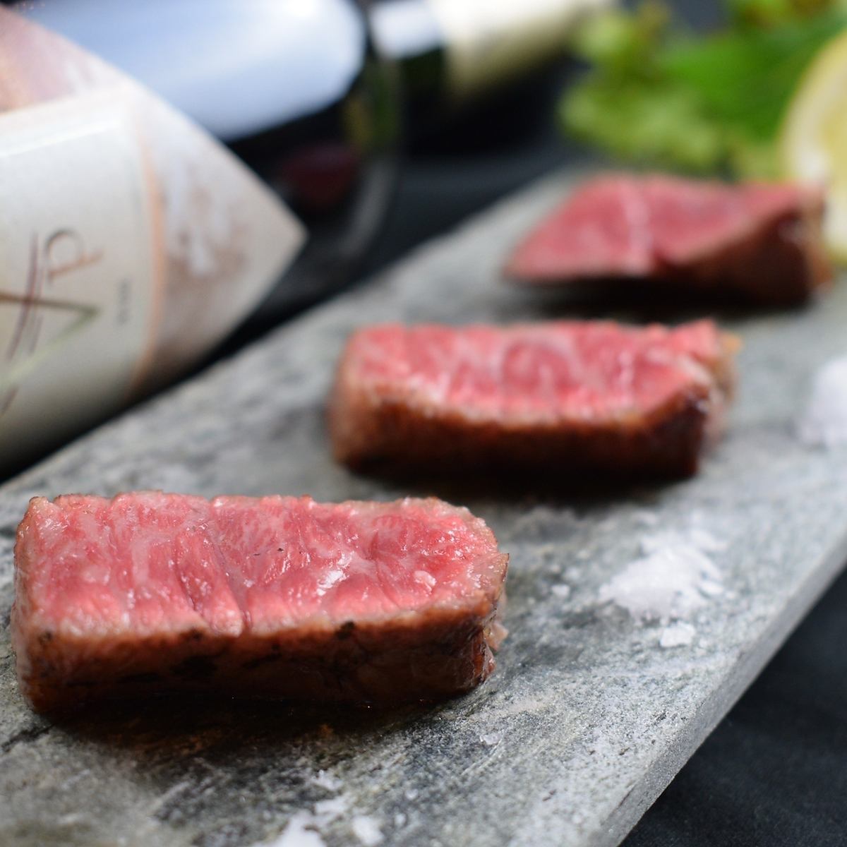 【시가현 사카에야의 숙성 고기 스테이크】 식통을 씹는 숙성소를 만끽!