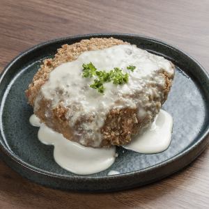馬肉のメンチカツ　ゴルゴンゾーラソース添え