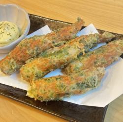 Chikuwa的油炸甜苜蓿