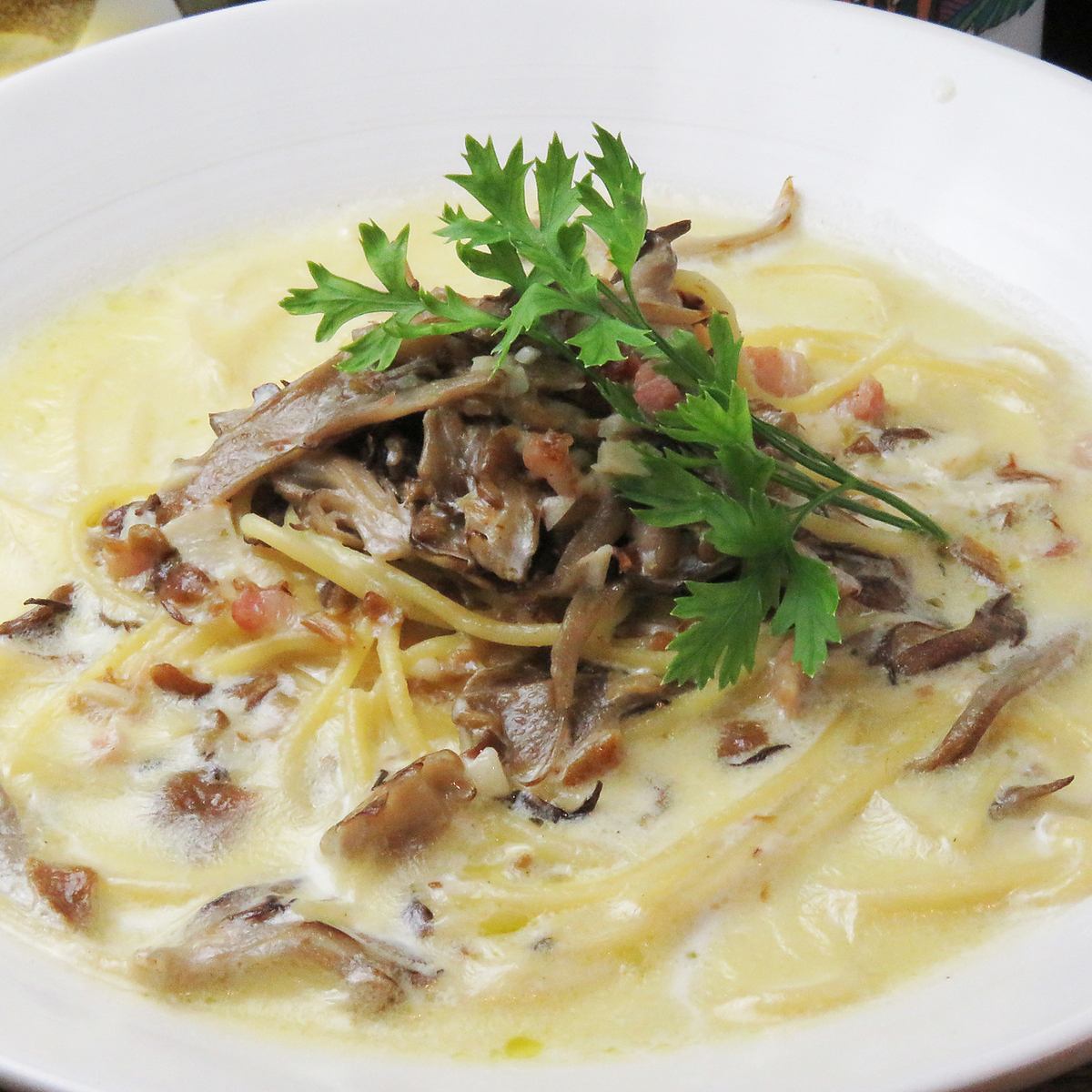 ハンバーグやパスタがランチタイムでもお楽しみいただけます♪