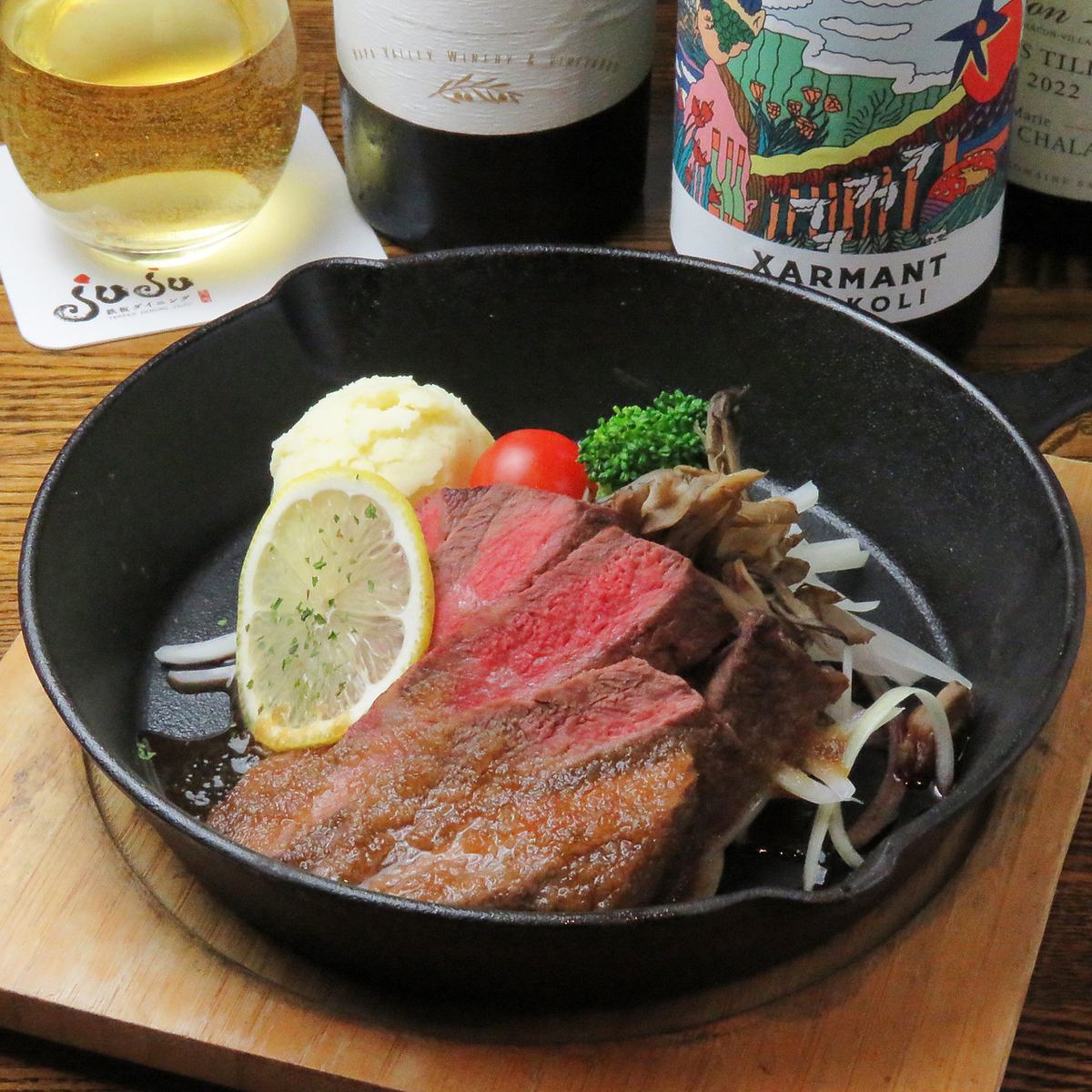 厳選されたA5ランク特選黒毛和牛のみを使った伊良湖黒牛は絶品!