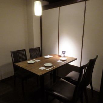 【個室席　4名様×2卓】人目を気にせずお食事を楽しめる個室席です。プライベート空間なので大事なお祝いなどの場面にも◎