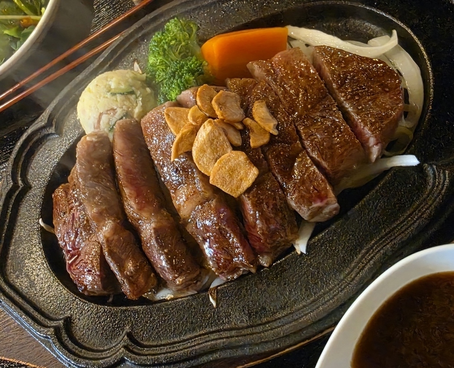 多彩なコースもご用意!伊良湖黒牛のレアステーキが味わえる