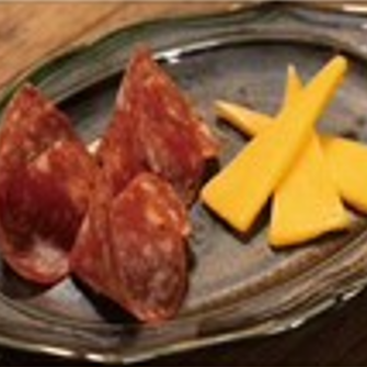 チーズとサラミ